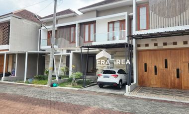 DIJUAL RUMAH CLUSTER 2 LANTAI SIAP HUNI DI SOLO DEKAT LUWES GENTAN
