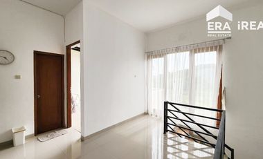 DIJUAL RUMAH CLUSTER 2 LANTAI SIAP HUNI DI SOLO DEKAT LUWES GENTAN