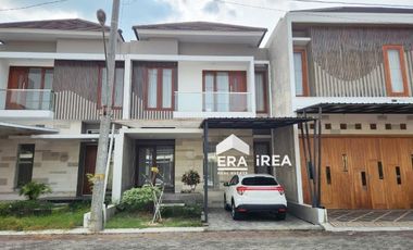DIJUAL RUMAH CLUSTER 2 LANTAI SIAP HUNI DI SOLO DEKAT LUWES GENTAN