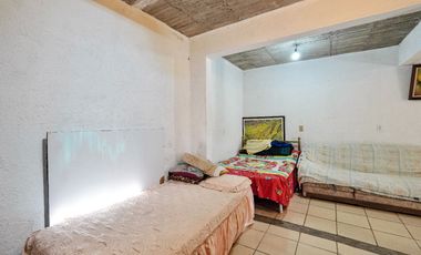 Terreno con Casa en Venta, Col. Selene. Tláhuac, Ciudad de México