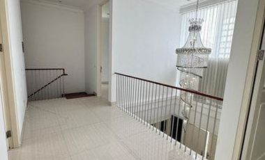 Disewakan Minimalis  Lariz Ville Pakuwon Surabaya Barat