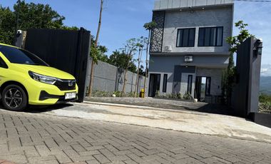 PERMATA TERSEMBUNYI DIJUAL RUMAH VILA VILLA TERBAIK KOTA BATU : GAYA MODERN EROPA, KAPASITAS LEGA, VIEW LUAR BIASA, FASILITAS SERBAGUNA, LOKASI WISATA