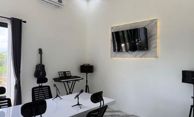 PERMATA TERSEMBUNYI DIJUAL RUMAH VILA VILLA TERBAIK KOTA BATU : GAYA MODERN EROPA, KAPASITAS LEGA, VIEW LUAR BIASA, FASILITAS SERBAGUNA, LOKASI WISATA