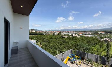 PERMATA TERSEMBUNYI DIJUAL RUMAH VILA VILLA TERBAIK KOTA BATU : GAYA MODERN EROPA, KAPASITAS LEGA, VIEW LUAR BIASA, FASILITAS SERBAGUNA, LOKASI WISATA