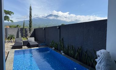 PERMATA TERSEMBUNYI DIJUAL RUMAH VILA VILLA TERBAIK KOTA BATU : GAYA MODERN EROPA, KAPASITAS LEGA, VIEW LUAR BIASA, FASILITAS SERBAGUNA, LOKASI WISATA