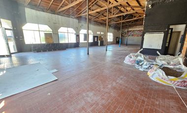 SE ALQUILAN 315M2 LOCAL   + GALPON + DEPOSITO c/OFIC  MAS SOTANO DE 90M2 (OPCION MAS GALPON TOTAL 630 M2)