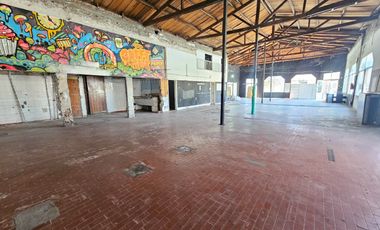 SE ALQUILAN 315M2 LOCAL   + GALPON + DEPOSITO c/OFIC  MAS SOTANO DE 90M2 (OPCION MAS GALPON TOTAL 630 M2)