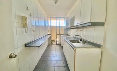 SE VENDE DEPTO EN EDIF. REINA MARGARITA.