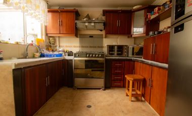 Casa en venta en Ambato | 4 Baños + Gimnasio | La Victoria