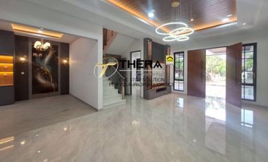 Dijual rumah cantik full renovasi interior di hadap timur di sukajadi