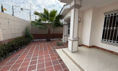 Casa de 600 m² con 5 dormitorios  en venta en Samborondon