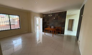 Casa de 600 m² con 5 dormitorios  en venta en Samborondon