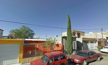 Excelente Oportunidad de Inversión !!! Aprovecha y adquiere esta hermosa y amplia Casa en una de las mejores zonas de Oasis Revolución I, Juárez, Chih