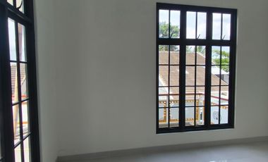 Perumahan Murah Jogja ; Rumah 2 Lantai Kaliurang Dekat UGM ; Carport 2 Mobil