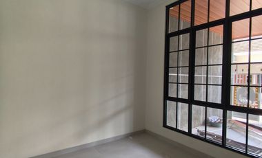 Perumahan Murah Jogja ; Rumah 2 Lantai Kaliurang Dekat UGM ; Carport 2 Mobil