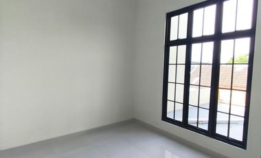 Perumahan Murah Jogja ; Rumah 2 Lantai Kaliurang Dekat UGM ; Carport 2 Mobil