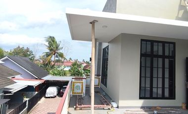 Perumahan Murah Jogja ; Rumah 2 Lantai Kaliurang Dekat UGM ; Carport 2 Mobil