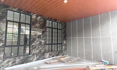 Perumahan Murah Jogja ; Rumah 2 Lantai Kaliurang Dekat UGM ; Carport 2 Mobil