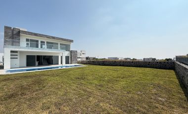 CASA EN VENTA EN FRACCIONAMIENTO LOMAS DE COCOYOC, MORELOS