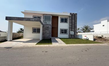 CASA EN VENTA EN FRACCIONAMIENTO LOMAS DE COCOYOC, MORELOS