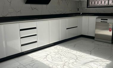 Venta amplio Departamento Zona Comercial Norte de Quito