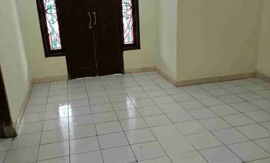 Rumah disewakan bisa untuk kantor