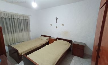 AMPLIO CHALET INDEPENDIENTE EN VENTA - EXCELENTE ZONA