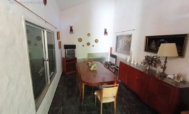 AMPLIO CHALET INDEPENDIENTE EN VENTA - EXCELENTE ZONA