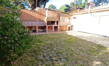 AMPLIO CHALET INDEPENDIENTE EN VENTA - EXCELENTE ZONA