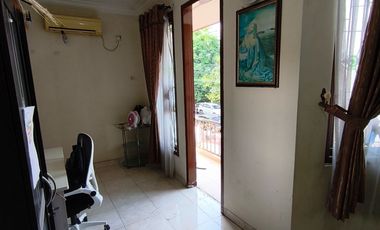 Quick Sale – Classic Home on a Large Lot, Steps Away from Permata Hospital Property