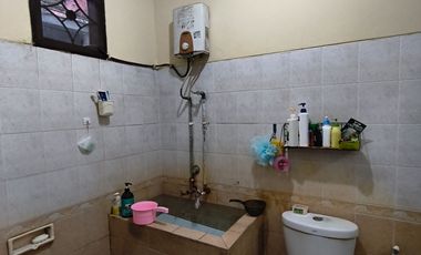 Quick Sale – Classic Home on a Large Lot, Steps Away from Permata Hospital Property