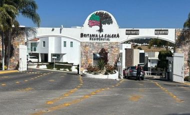 BRITANIA LA CALERA RENTA CASA 3 NIVELES DE 320M2