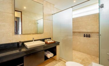 FOR SALE — Luxury Villa in a Premier Batu Bolong Location, Canggu