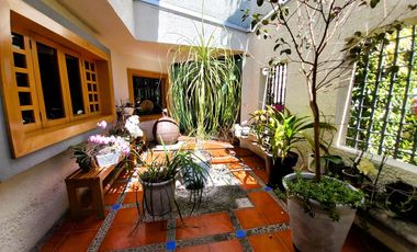 CASA EN VENTA VALLE REAL CON ALBERCA Y MUCHO JARDÍN