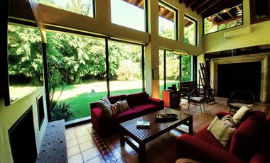 CASA EN VENTA VALLE REAL CON ALBERCA Y MUCHO JARDÍN