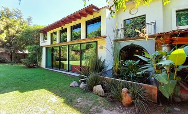 CASA EN VENTA VALLE REAL CON ALBERCA Y MUCHO JARDÍN