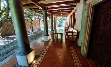 CASA EN VENTA VALLE REAL CON ALBERCA Y MUCHO JARDÍN