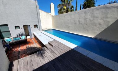 CASA EN VENTA VALLE REAL CON ALBERCA Y MUCHO JARDÍN