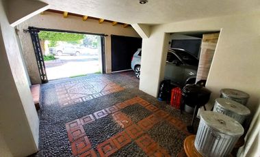 CASA EN VENTA VALLE REAL CON ALBERCA Y MUCHO JARDÍN