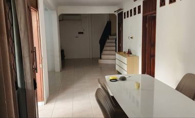 HOOK MURAH !!! Semi Furnished Luas 210 di duta graha samping summarecon bekasi