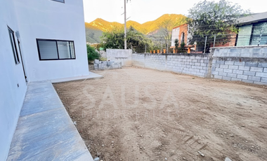 CASA EN RENTA EN LA JOYA FRENTE A PARQUE