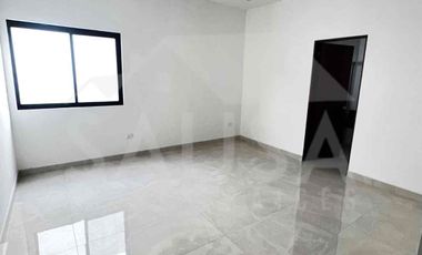 CASA EN RENTA EN LA JOYA FRENTE A PARQUE