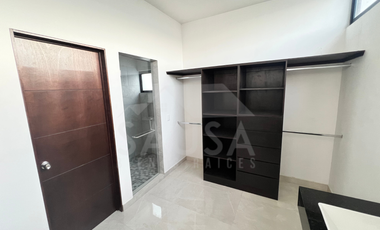 CASA EN RENTA EN LA JOYA FRENTE A PARQUE