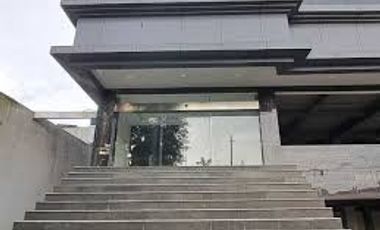 Gedung Bertingkat 8 Lantai Di Lokasi Strategis