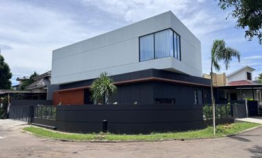 Dijual Rumah Brand New, Bangunan Mandiri di Kencana Loka Bsd. Full Furnish