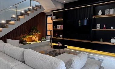 Dijual Rumah Brand New, Bangunan Mandiri di Kencana Loka Bsd. Full Furnish