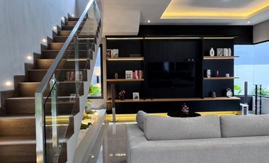 Dijual Rumah Brand New, Bangunan Mandiri di Kencana Loka Bsd. Full Furnish