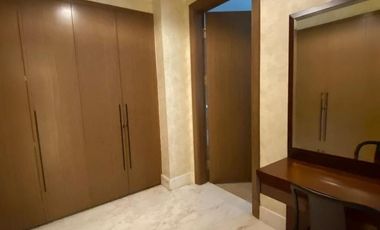 Disewa Apartment Botanica Simprug uk 288m2 3+1BR Pool view at Jakarta Selatan