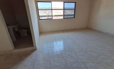 Alquiler de Bodega 1800 m² en Av Juan Tanca Marengo en Guayaquil, con Baño y Oficina