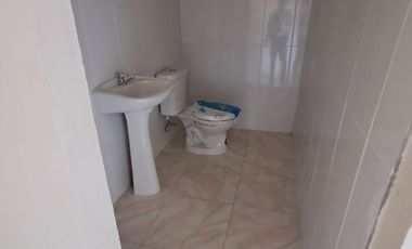 Alquiler de Bodega 1800 m² en Av Juan Tanca Marengo en Guayaquil, con Baño y Oficina